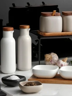 Clearance Aceitera y vinagrera de porcelana y madera de acacia Essentials, 2 uds. Aceiteras Y Vinagreras|Aceiteras Y Vinagreras