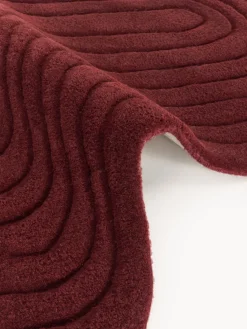 Alfombras Rectangulares|Alfombras></noscript>Westwing Collection Alfombra artesanal de lana con forma orgánica Aliza Rojo vino