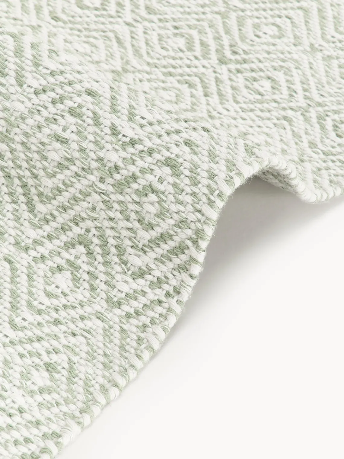 Alfombras De Exterior|Alfombras De Exterior>Westwing Collection Alfombra artesanal exterior con estampado de rombos vintage Rika Verde salvia, blanco Off White