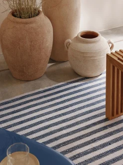 Alfombras De Exterior|Alfombras De Exterior></noscript>Westwing Collection Alfombra artesanal para interior y exterior Lyla Blanco, azul oscuro