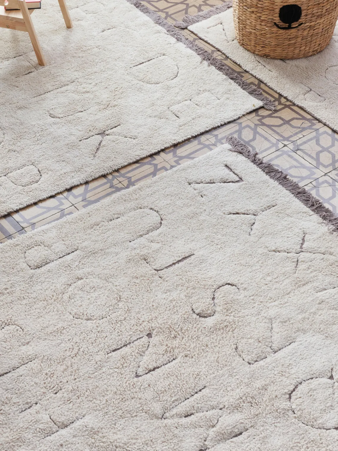 Outlet Alfombra infantil artesanal en capitoné con diseño de letras ABC, lavable Niños Decoración Infantil|Alfombras Infantiles