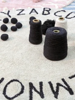 Decoración Infantil|Alfombras Infantiles></noscript>Lorena Canals Alfombra infantil redonda con letras de diseño ABC Beige claro, negro
