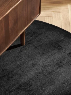 Redonda|Alfombras Rectangulares></noscript>Westwing Collection Alfombra redonda artesanal de viscosa Jane Gris antracita