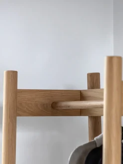 Armarios Abiertos|Percheros De Pie></noscript> Armario abierto Hatfield Madera de roble