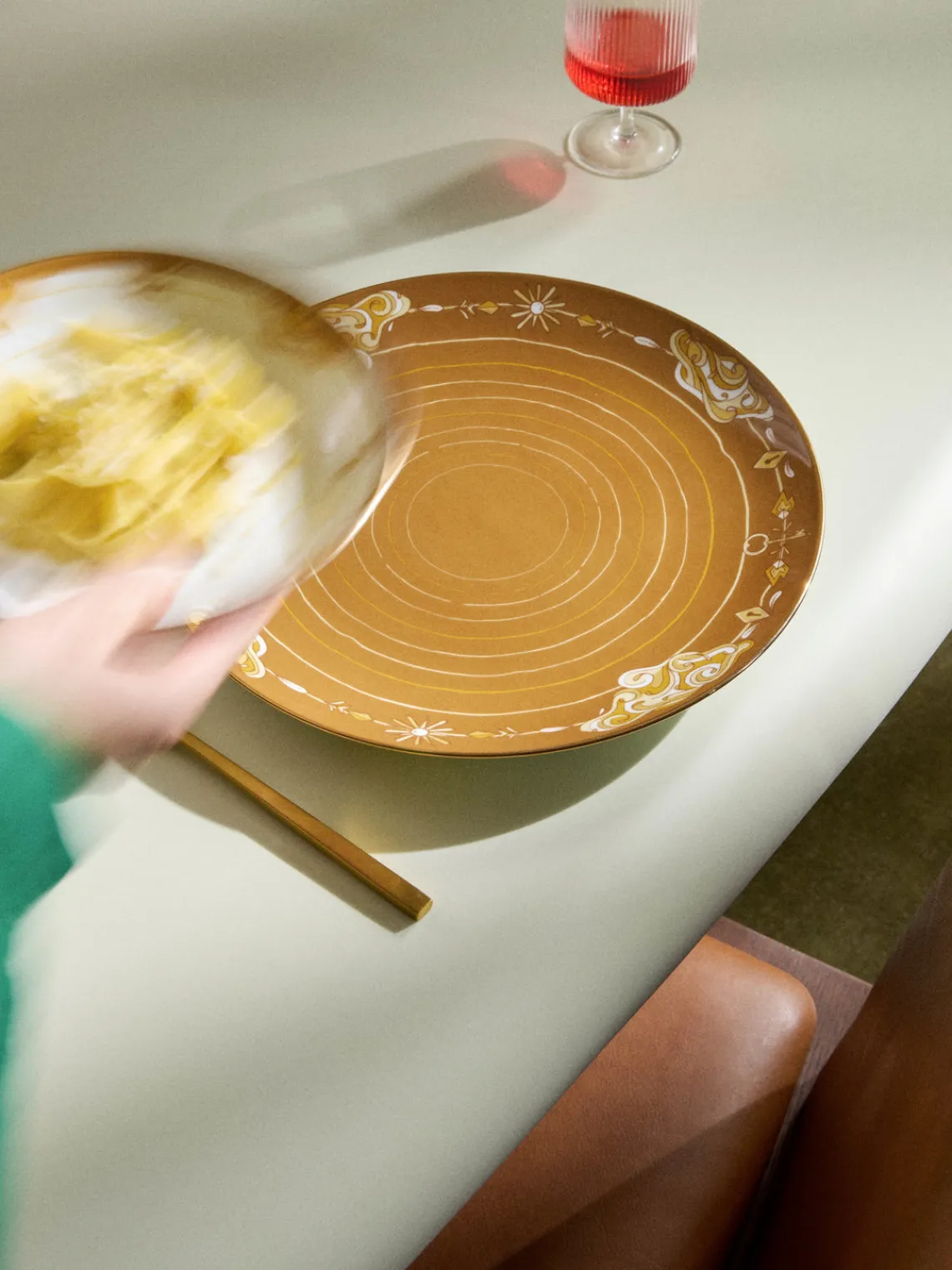 Cuencos Y Platos De Servir|Vajillas Completas>Westwing Collection Bajoplato artesanal Mystic Amarillo mostaza, blanco