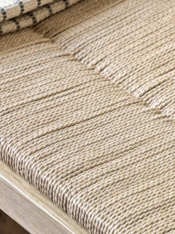 Bancos|Bancos></noscript> Banco artesanal de madera de roble y mimbre Eton