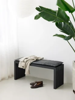 Bancos|Bancos></noscript>Cinas Banco de madera de caoba Rib Madera de caoba lacada en negro