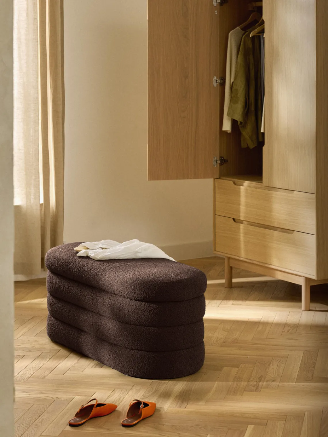 Hot Banco tapizado en tejido bouclé con espacio de almacenamiento Alto Bancos|Bancos