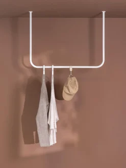 Outlet Barra de metal artesanal Enio Percheros De Pie|Percheros De Pie