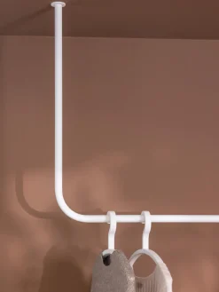 Outlet Barra de metal artesanal Enio Percheros De Pie|Percheros De Pie