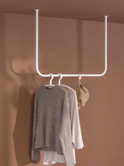 Outlet Barra de metal artesanal Enio Percheros De Pie|Percheros De Pie