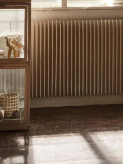 Vitrinas|Vitrinas>Ferm Living Base de vitrina de roble Miru Madera clara