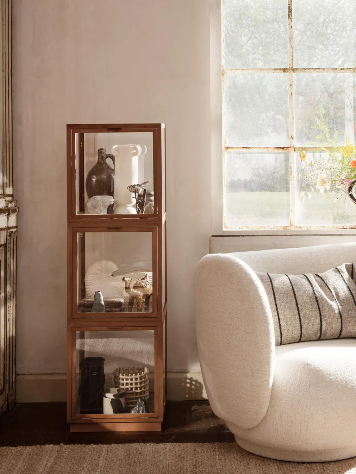 Vitrinas|Vitrinas>Ferm Living Base de vitrina de roble Miru Madera clara