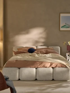 New Cama tapizada en tejido bouclé Tayla Camas Tapizadas|Camas