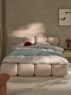 Hot Cama tapizada en tejido bouclé Tayla Camas Tapizadas|Camas