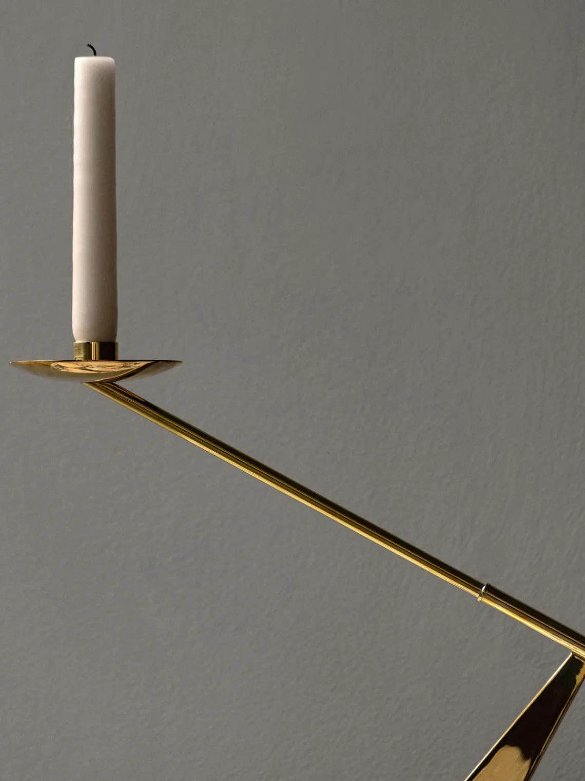 Candelabros|Jarrones>Audo Copenhagen Candelabro de metal de diseño Interconnect Latón