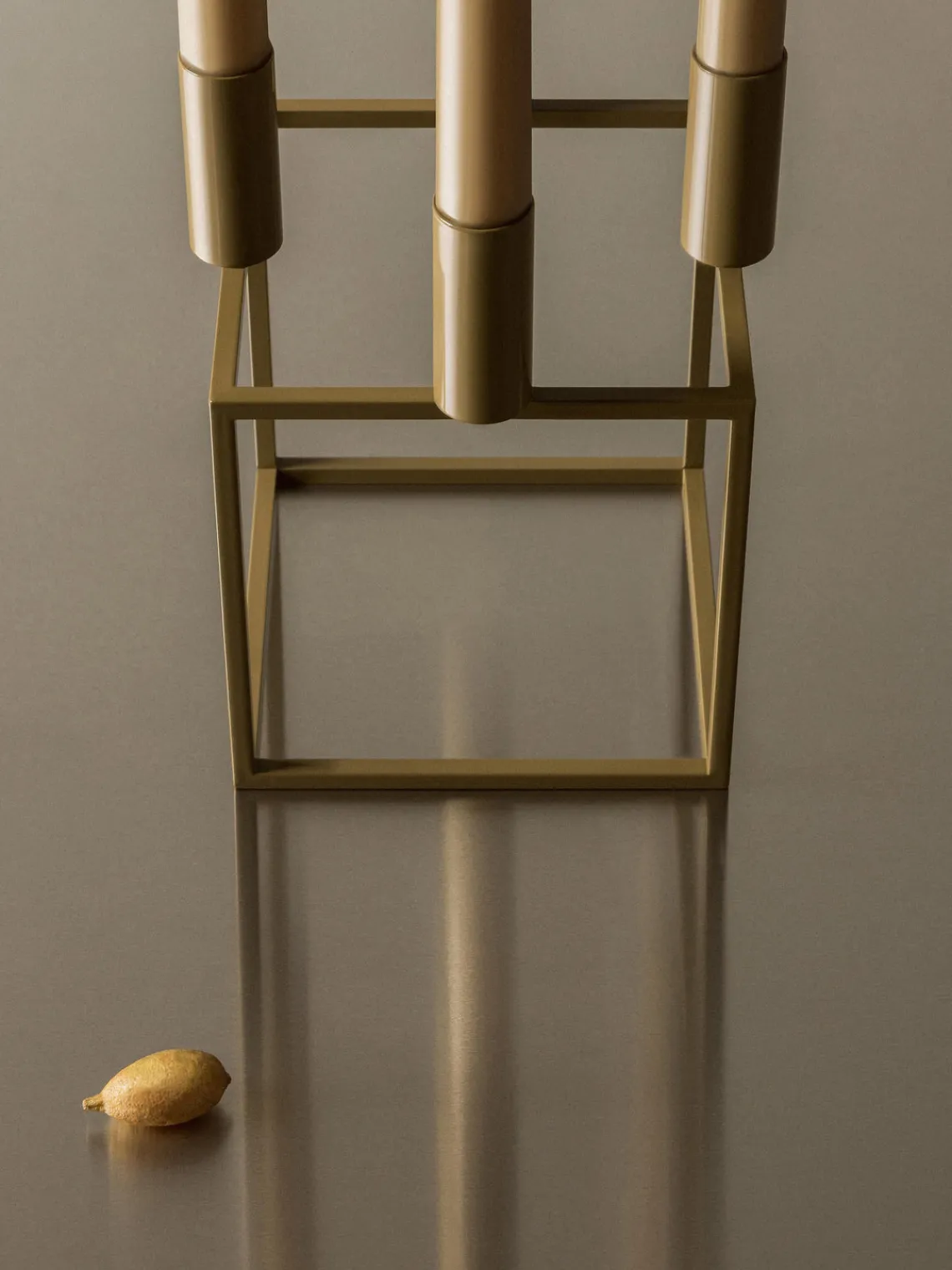 Candelabros|Jarrones>Audo Copenhagen Candelabro de metal Kubus Verde oliva