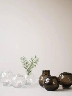 Candelabros|Jarrones>DBKD Candelabro de vidrio Bunch Greige semitransparente