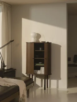 Sifonieres|Sifonieres>Westwing Collection Chiffonnier con frente acanalado Calary Madera de roble lacada en marrón oscuro