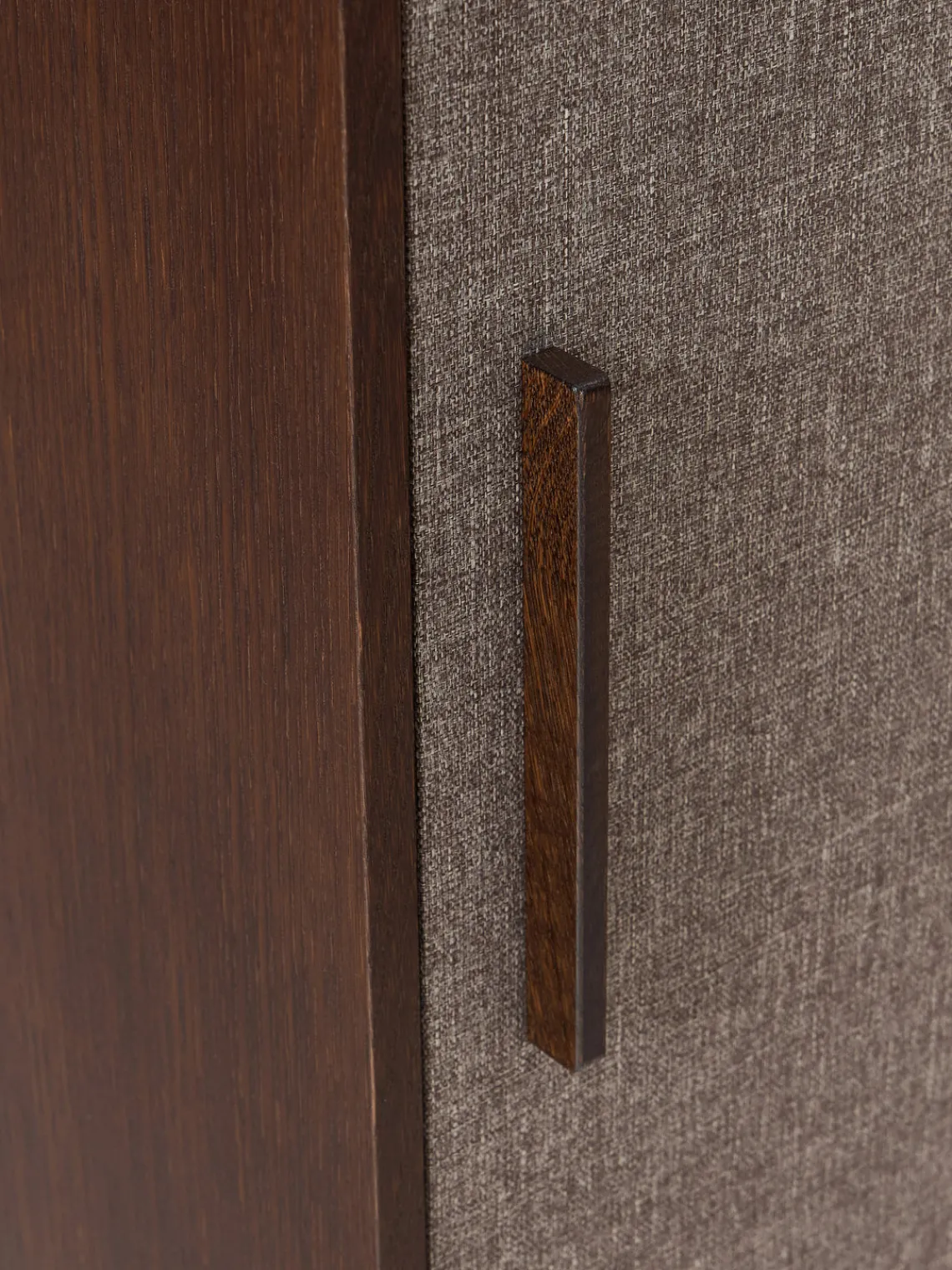 Sifonieres|Sifonieres>Westwing Collection Chiffonnier de madera con frente tapizado Wisp Madera de roble oscura, taupe