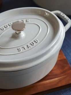 Ollas|Ollas></noscript>Staub Cocotte ovalada de hierro fundido Signature Collection Gris claro brillante