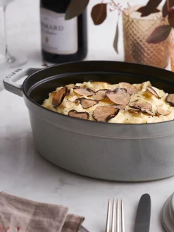 Ollas|Ollas></noscript>Staub Cocotte ovalada de hierro fundido Signature Collection Gris claro brillante