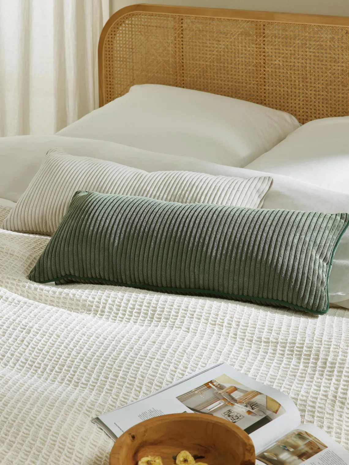 Mantas|Cojines Decorativos>Westwing Collection Cojín alargado de pana Kylen Blanco Off White, beige claro