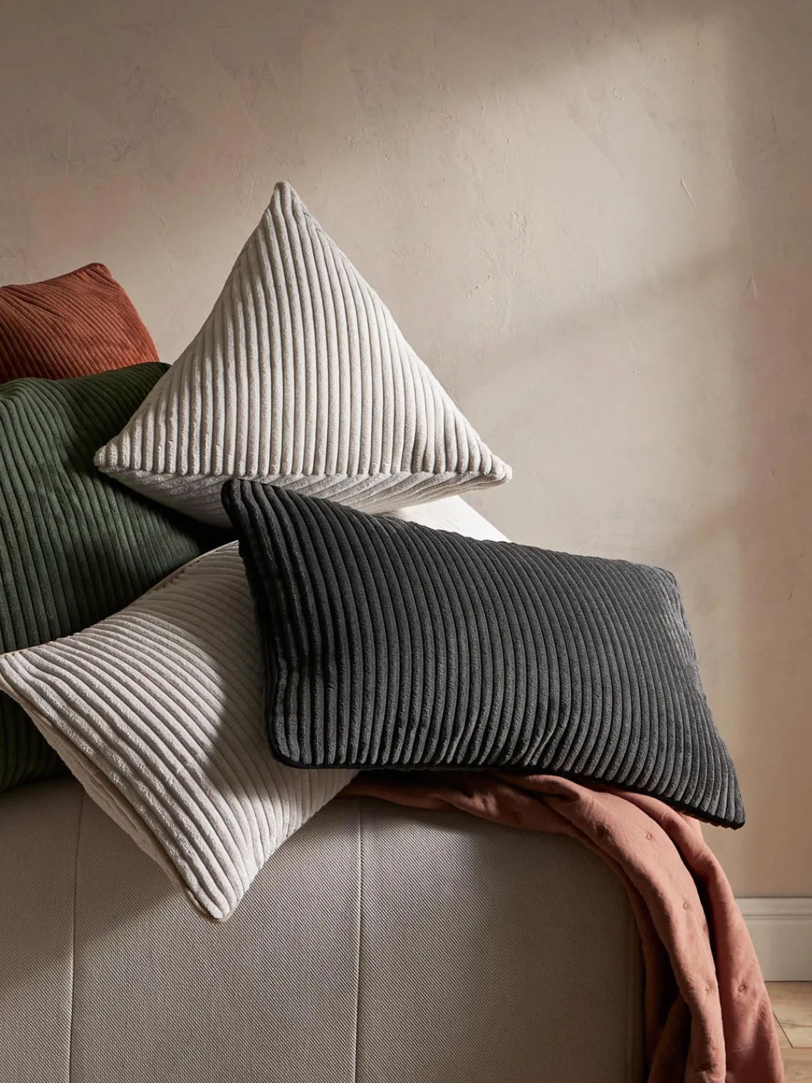 Mantas|Cojines Decorativos>Westwing Collection Cojín alargado de pana Kylen Blanco Off White, beige claro