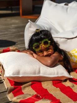 Cojines Infantiles|Decoración Infantil></noscript>Wigiwama Cojín artesanal para exterior Waye Beige claro, blanco