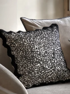 Cojines Decorativos|Mantas> Cojín de algodón con borde festoneado Tabor Negro, blanco Off White