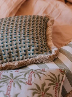 Mantas|Cojines De Exterior>Palais Cojín de exterior reversible artesanal Laura & Janis Tonos verdes, marrón claro, beige claro