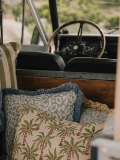 Mantas|Cojines De Exterior></noscript>Palais Cojín de exterior reversible artesanal Laura & Janis Tonos verdes, marrón claro, beige claro