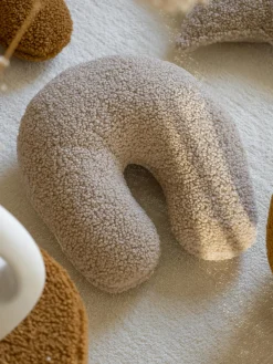 Cojines Infantiles|Decoración Infantil>Wigiwama Cojín en U de borreguillo Arch Beige claro