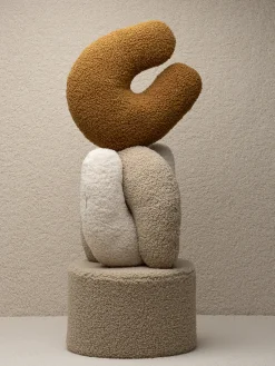 Cojines Infantiles|Decoración Infantil></noscript>Wigiwama Cojín en U de borreguillo Arch Beige claro