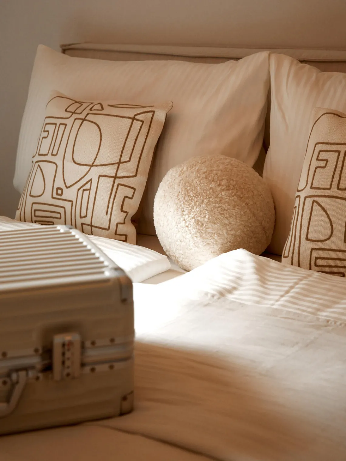 Sale Cojín esférico de borreguillo Dotty Mantas|Cojines Decorativos