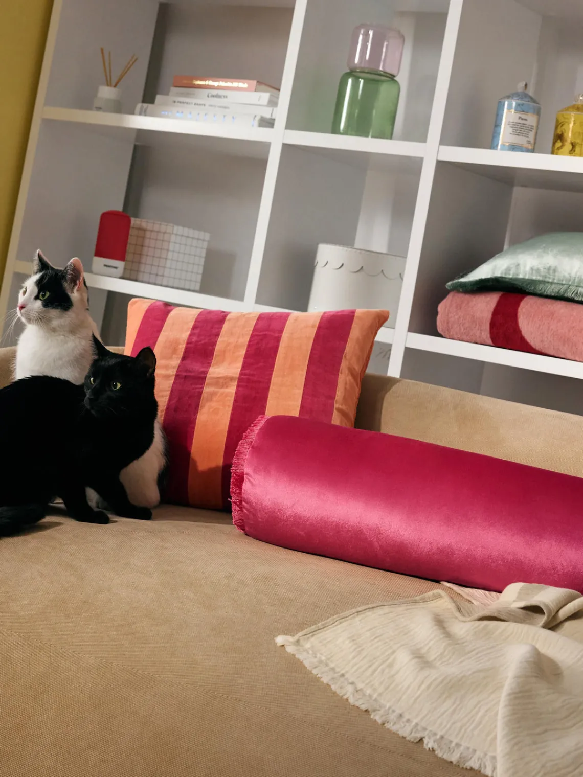 Mantas|Cojines Decorativos>Westwing Collection Cojín rulo co flecos Nikita Rosa