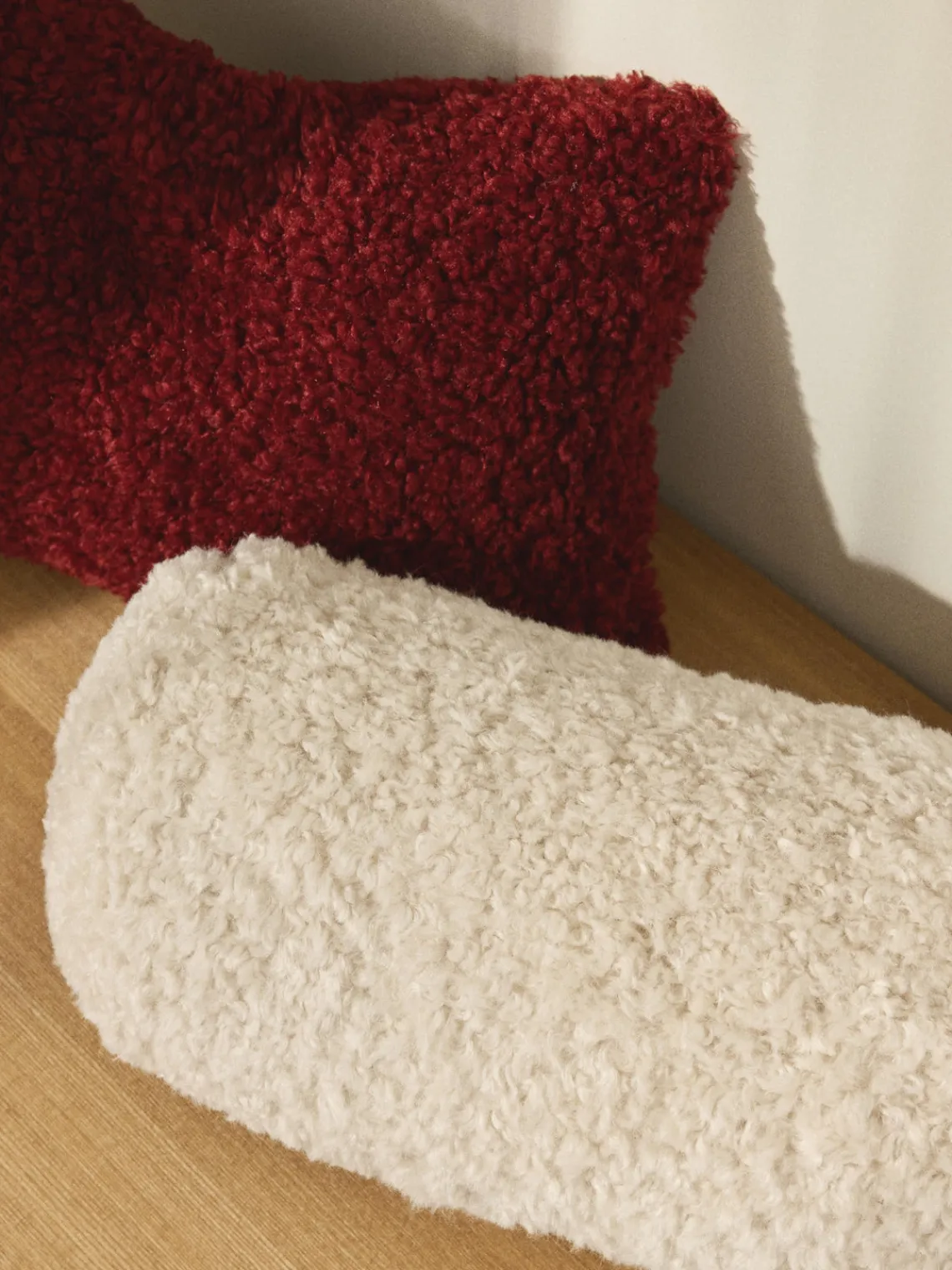 Mantas|Cojines Decorativos>Westwing Collection Cojín rulo de borreguillo Dotty Blanco crema