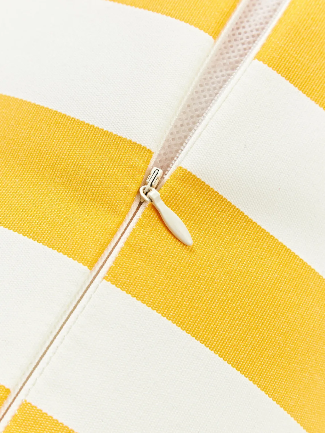 Cojines De Exterior|Cojines Decorativos>Westwing Collection Cojín rulo para exterior Cosby Blanco, amarillo limón