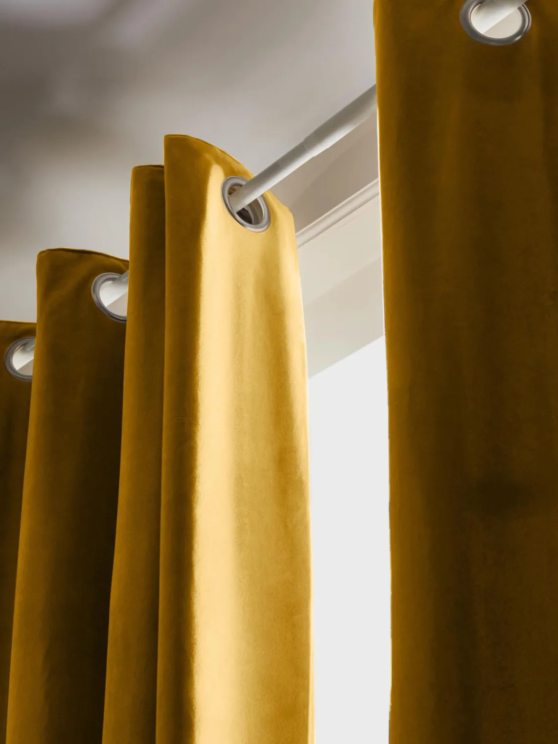 Cortinas Y Visillos|Mantas>Westwing Collection Cortinas oscurecedoras de terciopelo con ojales Rush, 2 uds. Amarillo