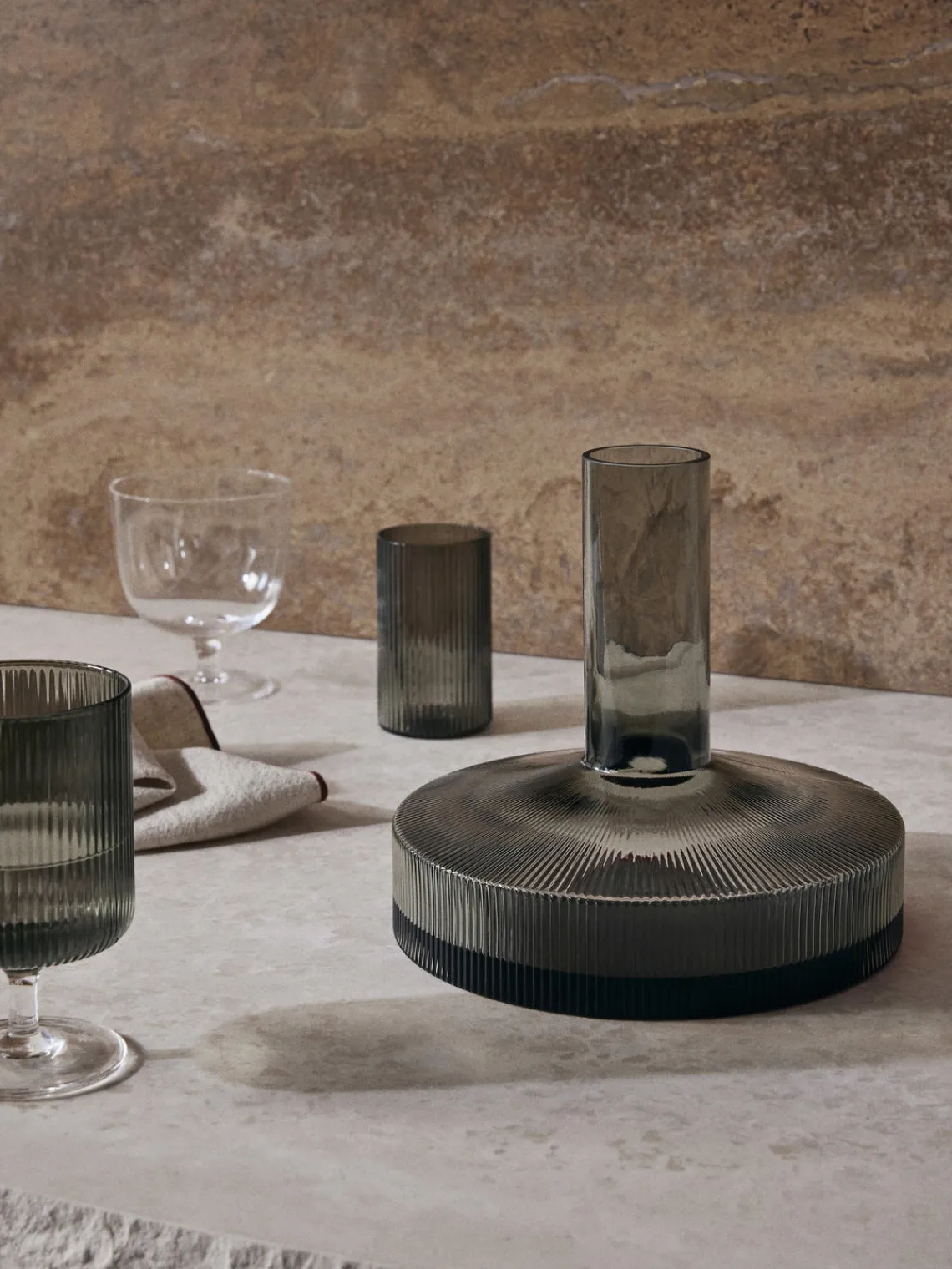 Decantadores|Vajillas Completas>Ferm Living Decantador soplado con relieves Ripple, 1,1 L Gris transparente brillante