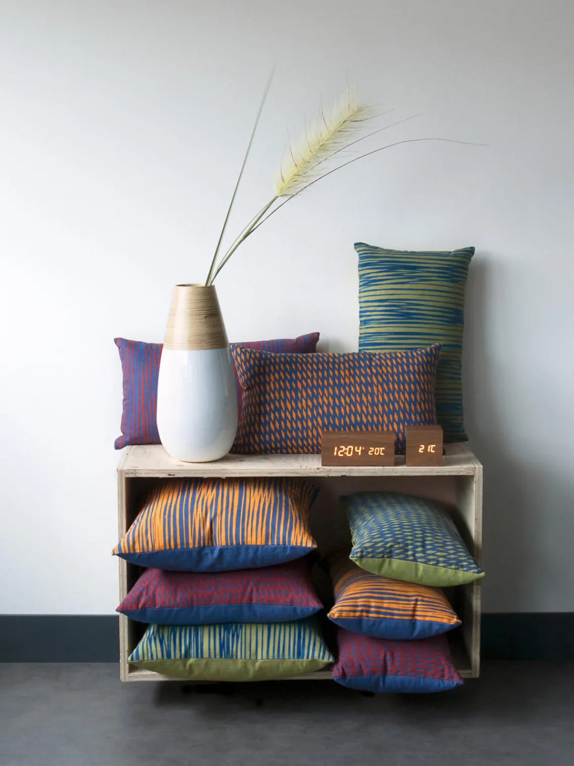 Sale Despertador LED Cube, con conexión USB Relojes|Jarrones