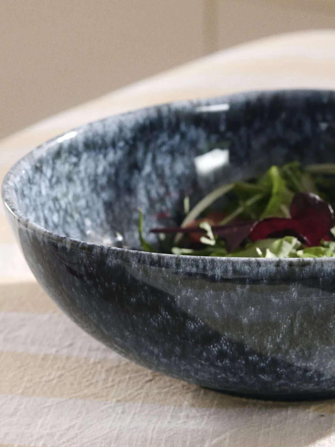 Cuencos Y Platos De Servir|Vajillas Completas>Westwing Collection Ensaladera artesanal en forma orgánica Macey Tonos grises azulados brillantes