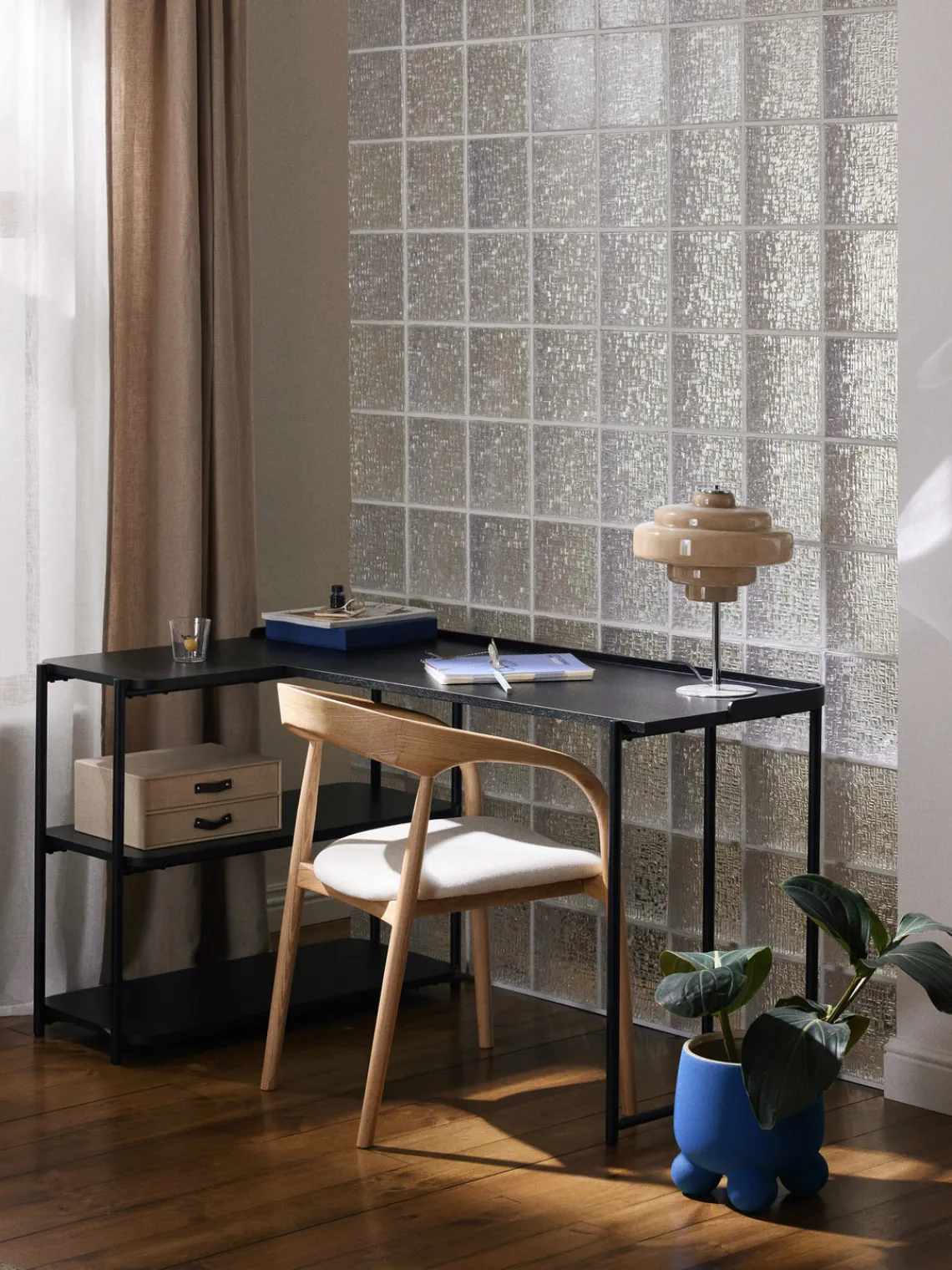 Best Escritorio esquinero de madera de fresno Renee Escritorios|Escritorios