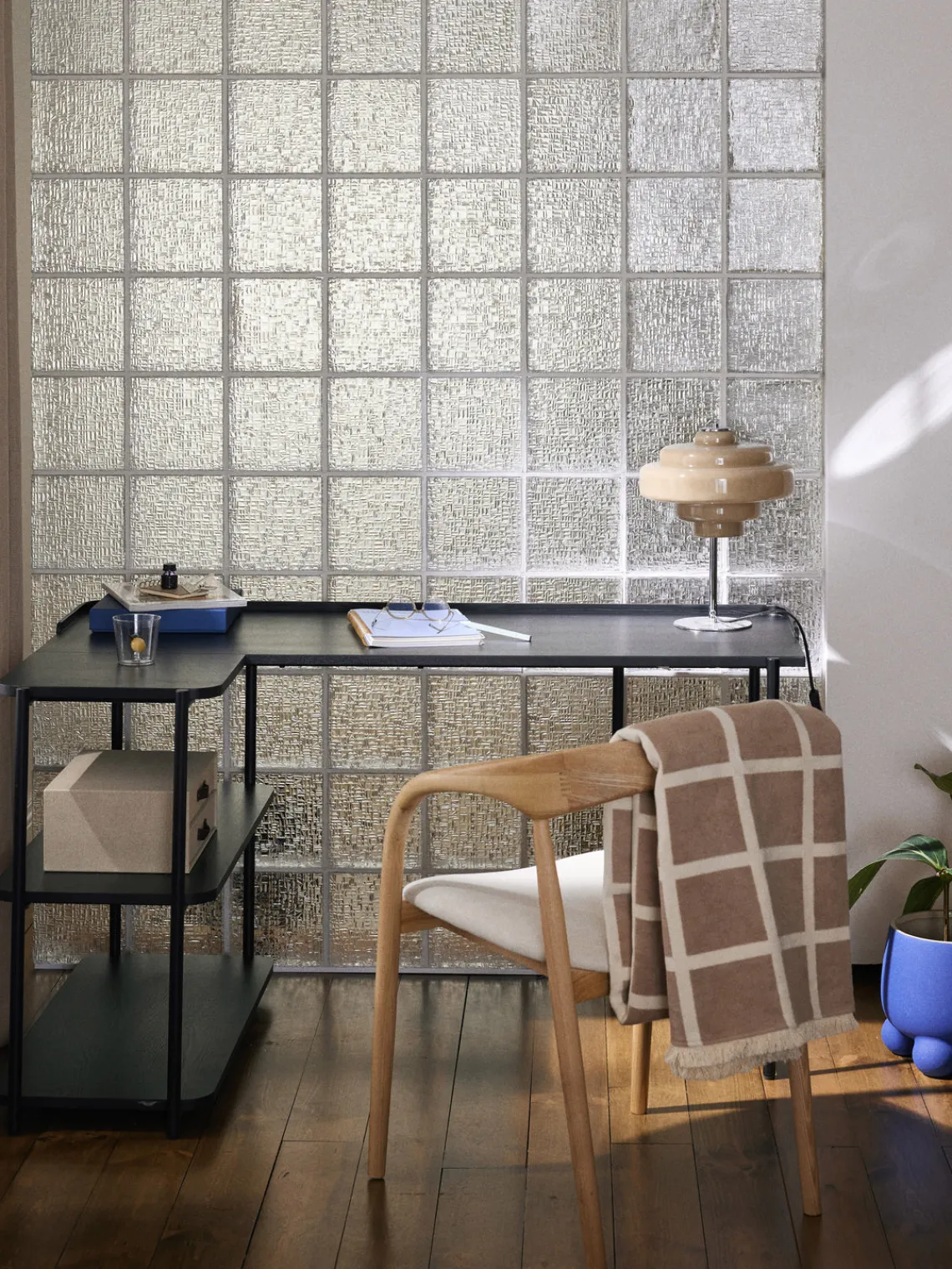 Best Escritorio esquinero de madera de fresno Renee Escritorios|Escritorios