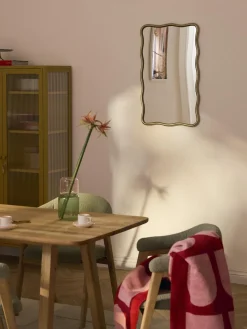 Jarrones|Espejos De Pared>Westwing Collection Espejo de pared con marco de metal ondulado Reggie Dorado