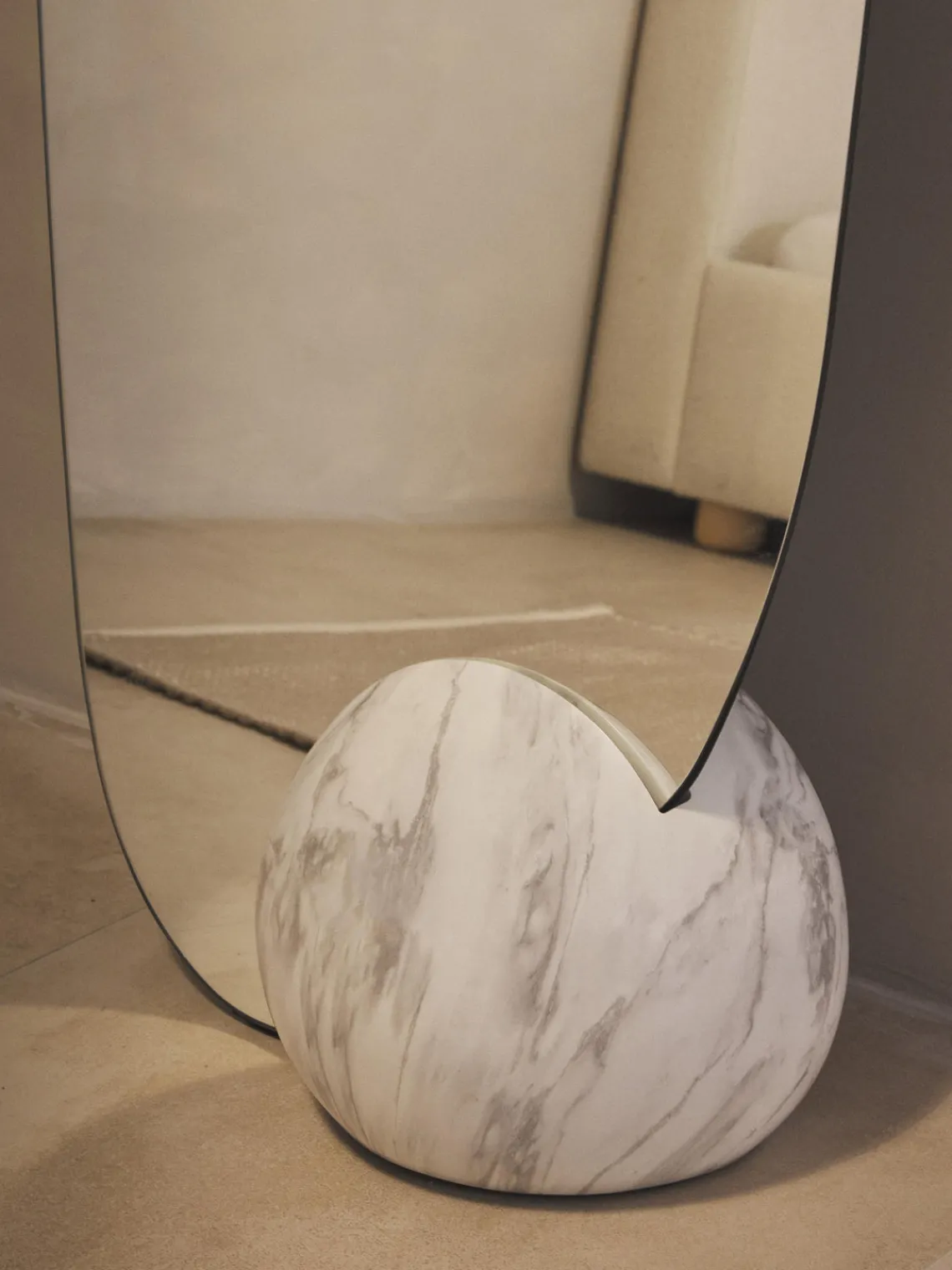 Espejos De Cuerpo Entero|Espejos De Pie>Westwing Collection Espejo de pie con base en look mármol Bonita