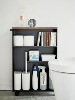 Armarios De Baño|Estanterías De Baño></noscript>Yamazaki Estantería de baño con ruedas Tower Estructura: negroTablero: madera oscuraRuedas: negro