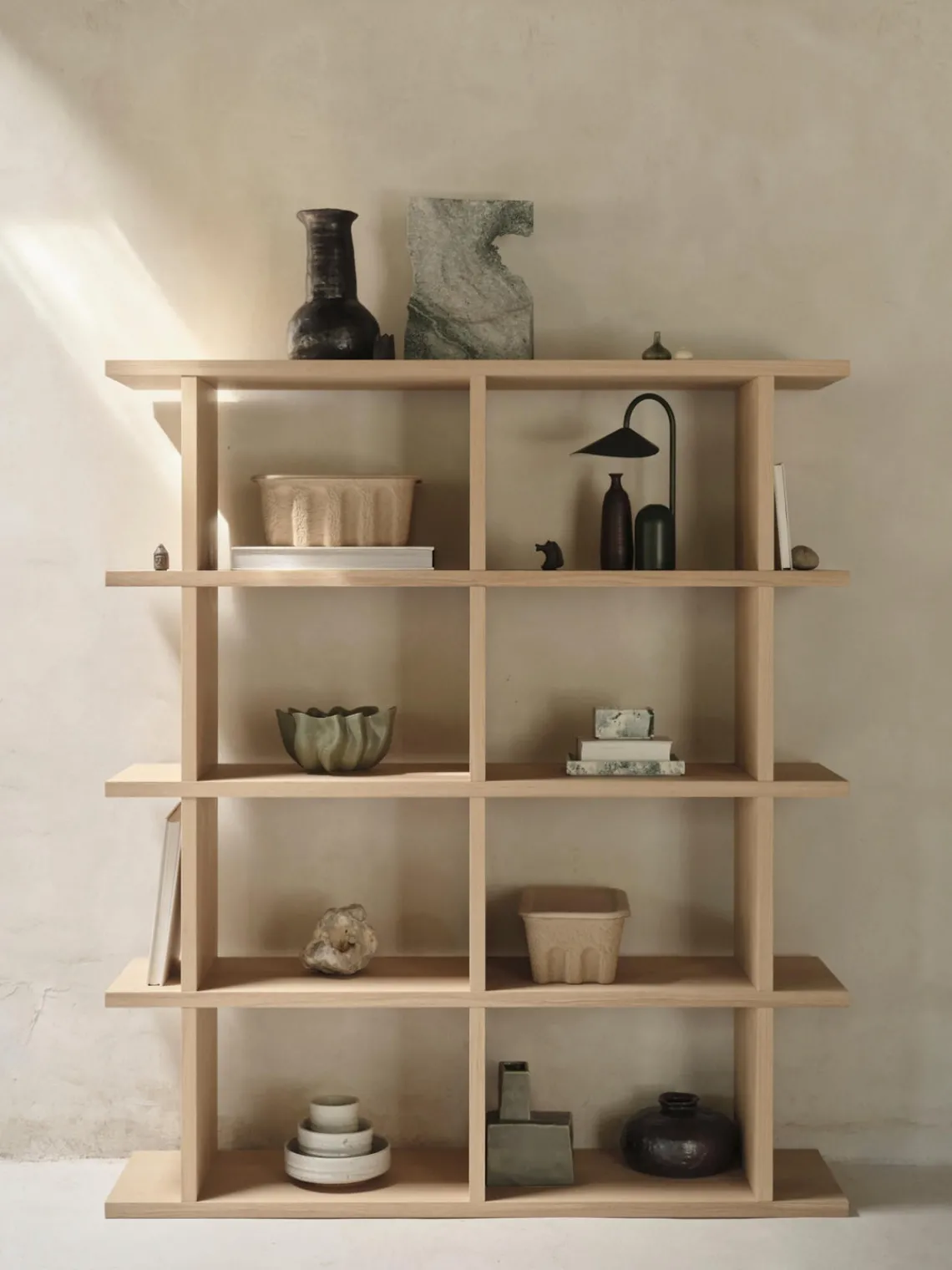 Librerías|Estanterías De Oficina>Ferm Living Estantería de madera Kona Madera de roble lacada en claro