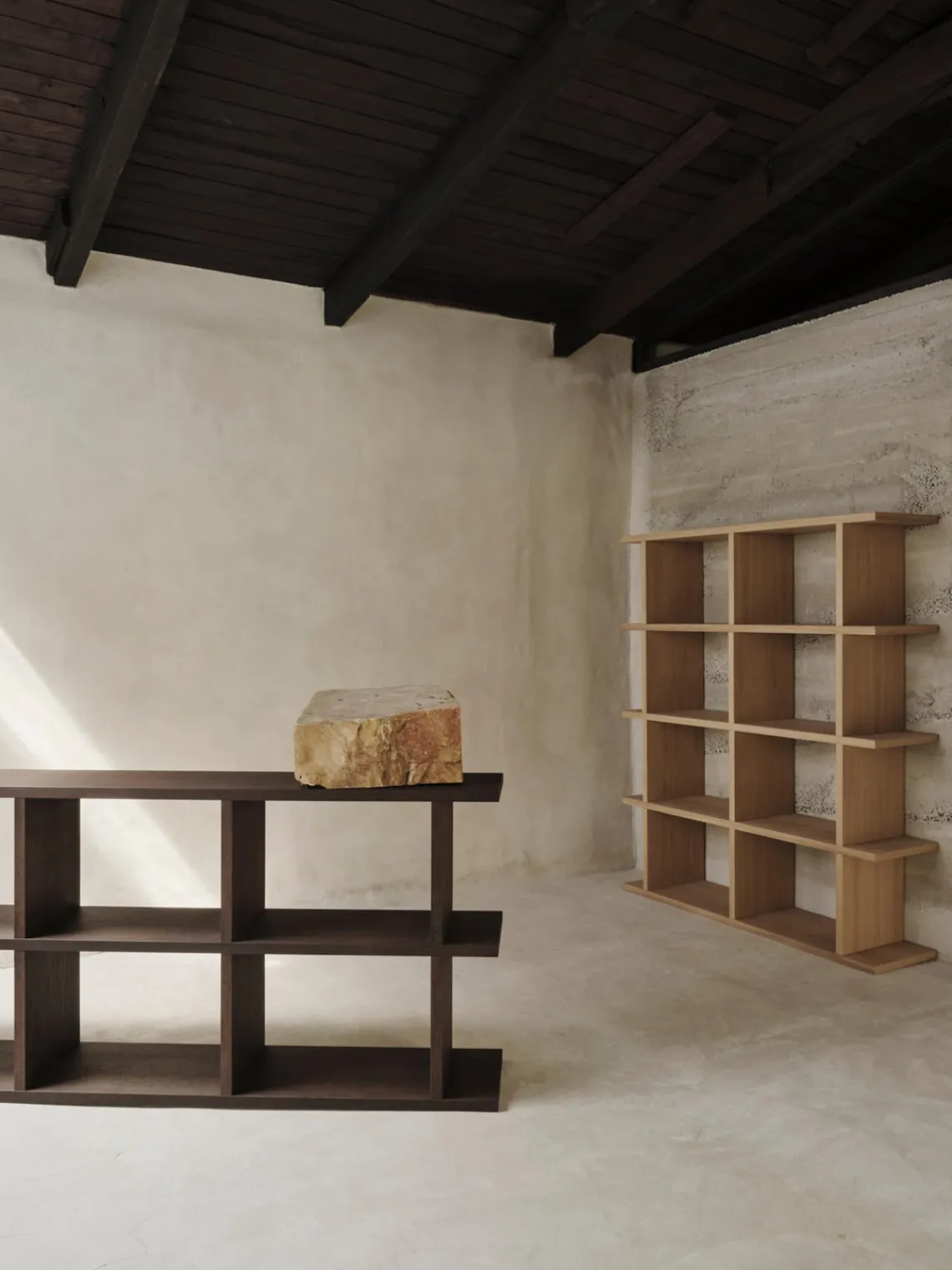Librerías|Estanterías De Oficina>Ferm Living Estantería de madera Kona Madera de roble lacada en claro