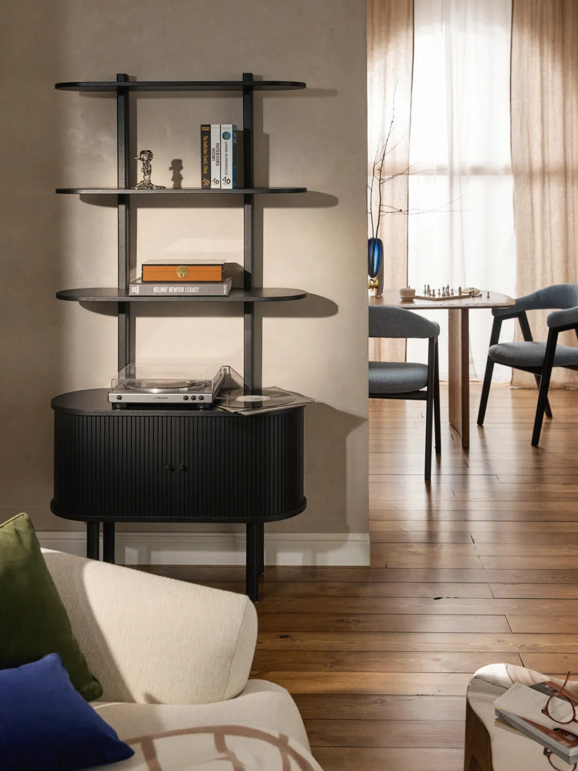 Librerías|Estanterías>Westwing Collection Estantería pequeña con frente acanalado Calary Madera de roble lacada en negro